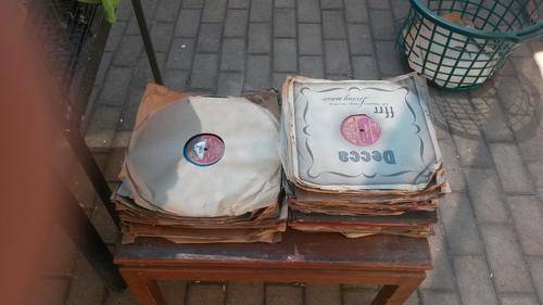 50 + 78's or 10 inch Vynal Records 30 + normal lp records. 40's 50's 60's good cond.